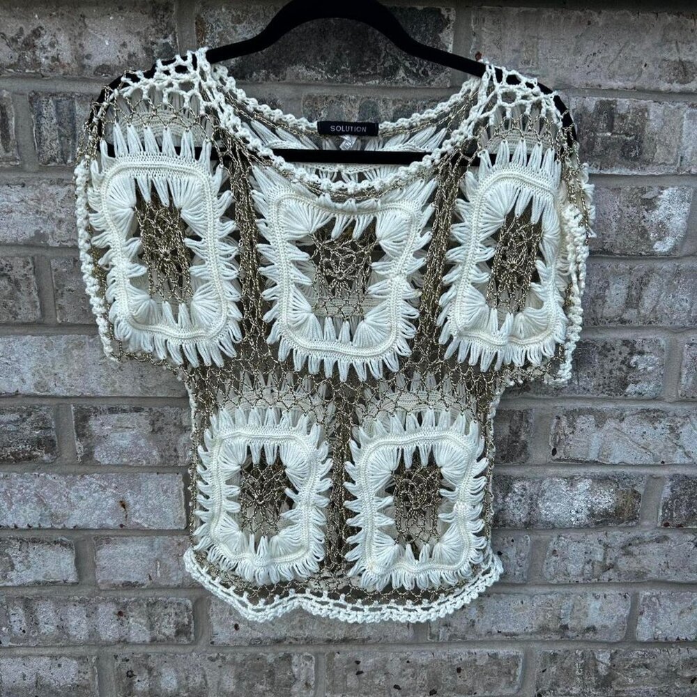 White and Gold crochet top with a boho vibe #crochet  #boho